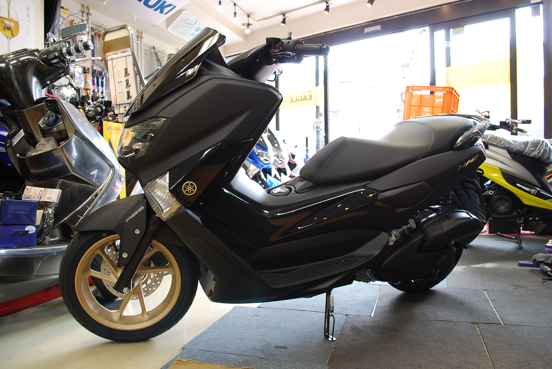 4thシグ　中古　kuma NMAX155　つや消し黒 027